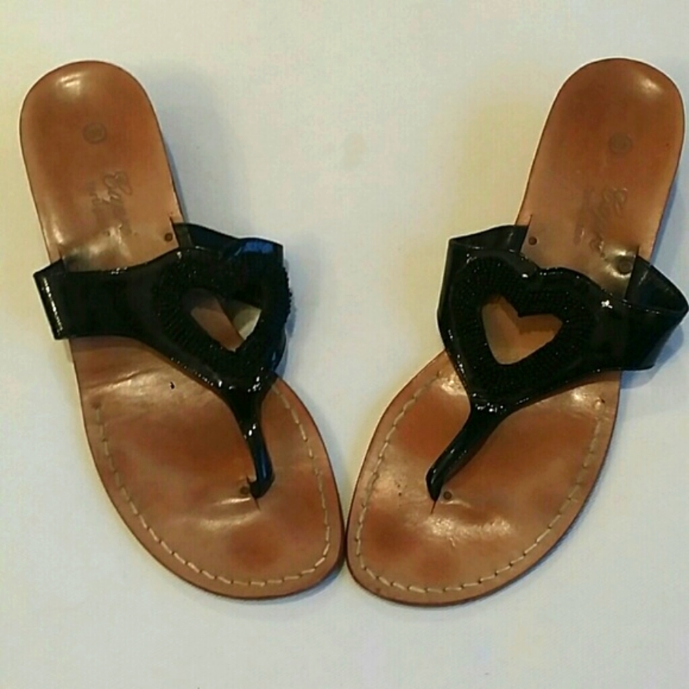 Adorable Italian heart  black patentleathersandal